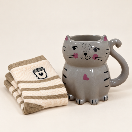 Taza gatito gris y par de calcetines crema con rayas topo